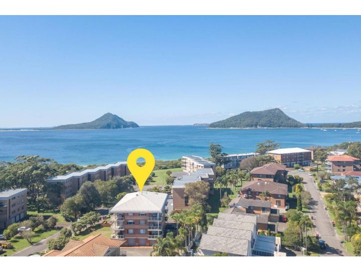 Seaspray 1 4 Intrepid Close large unit only 50 mtrs to the waters edge Apartment, Nelson Bay - imaginea 2