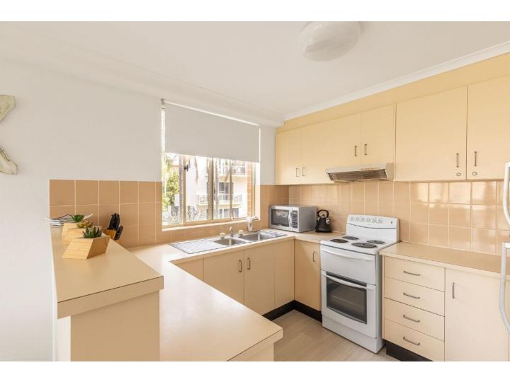 Seaspray 1 4 Intrepid Close large unit only 50 mtrs to the waters edge Apartment, Nelson Bay - imaginea 5