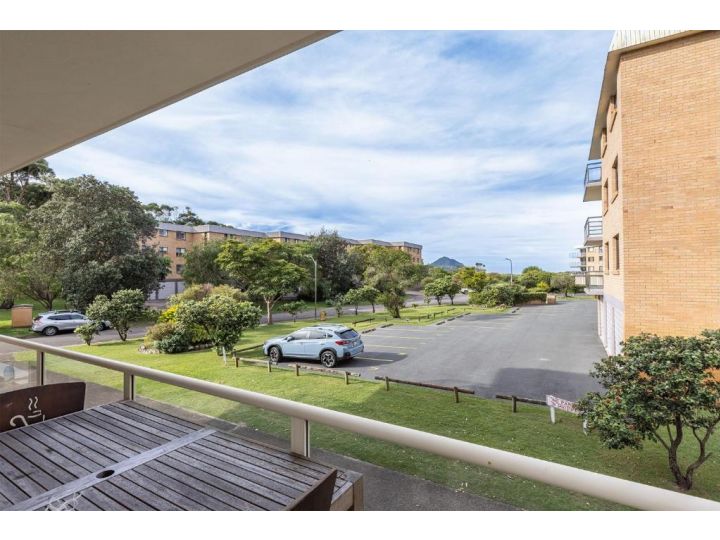 Seaspray 1 4 Intrepid Close large unit only 50 mtrs to the waters edge Apartment, Nelson Bay - imaginea 1