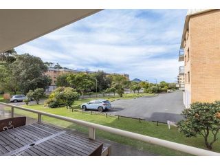 Seaspray 1 4 Intrepid Close large unit only 50 mtrs to the waters edge Apartment, Nelson Bay - 1
