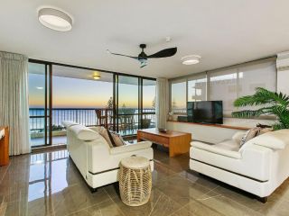 Seaview Resort - Luxurious Beachside Two Bedroom Apartment with Stunning Views Apartment, Mooloolaba - 2