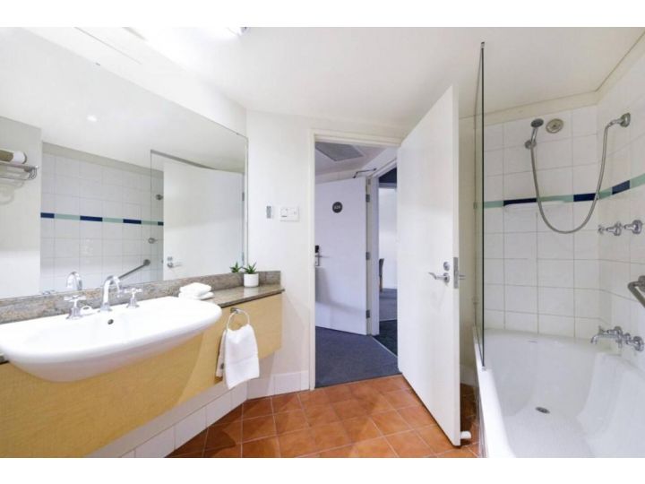 Seaview King Studio Resort Stay with Tropical Pool Apartment, Darwin - imaginea 8