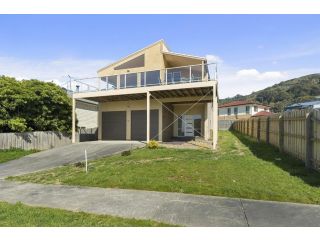 Seaview on Seaview Exceptional and Spacious With Sensational Views Guest house, Apollo Bay - 4