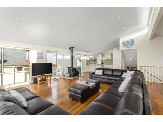 Seaview on Seaview Exceptional and Spacious With Sensational Views Guest house, Apollo Bay - 5