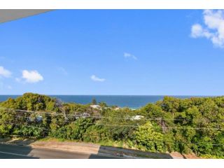 Seaview Tce Spectacular Home with Stunning Ocean and Headland Views Guest house, Sunshine Beach - 5