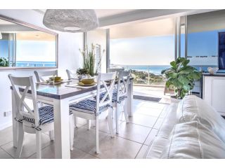 Panoramic Ocean Views - Beachfront Walk To Restaurants And Cafes Apartment, Maroochydore - 2