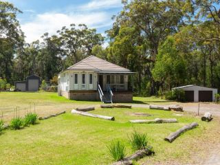 Secluded Cottage Surrounded by Eucalyptus Trees and Native Wildlife Guest house, St Georges Basin - 2