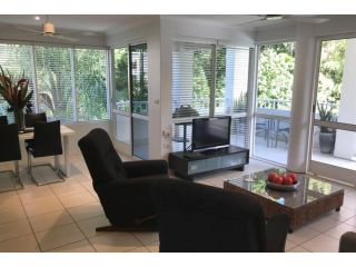 Secluded tropical apartment Apartment, Palm Cove - 2