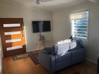 Self Contained Apartment, nearly new, own deck area Apartment, Coolum Beach - 3