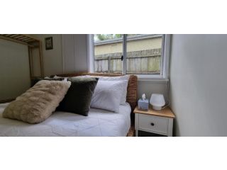 Self contained room with bathroom and kitchenette Guest house, Redcliffe - 4