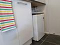 Self contained room with bathroom and kitchenette Guest house, Redcliffe - thumb 10