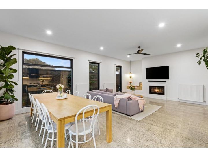 Sensational 4 Bedroom House Guest house, Ocean Grove - imaginea 19
