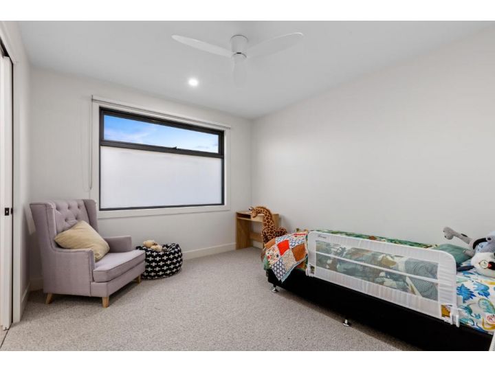 Sensational 4 Bedroom House Guest house, Ocean Grove - imaginea 18