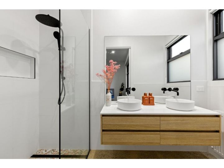 Sensational 4 Bedroom House Guest house, Ocean Grove - imaginea 10