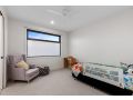 Sensational 4 Bedroom House Guest house, Ocean Grove - thumb 18