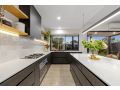 Sensational 4 Bedroom House Guest house, Ocean Grove - thumb 6