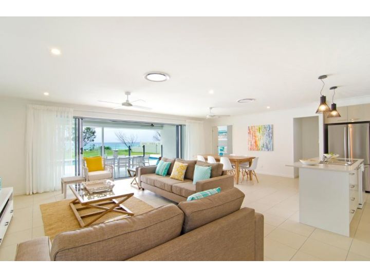 Sentosa on Tugun - Beachfront 5 Bedroom Guest house, Gold Coast - imaginea 3