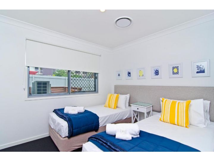Sentosa on Tugun - Beachfront 5 Bedroom Guest house, Gold Coast - imaginea 12