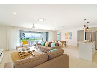 Sentosa on Tugun - Beachfront 5 Bedroom Guest house, Gold Coast - 3