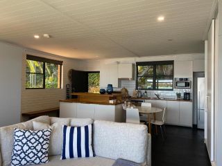 Serenity by the Lake - Romantic Waterfront Couple's Getaway Villa, New South Wales - 4