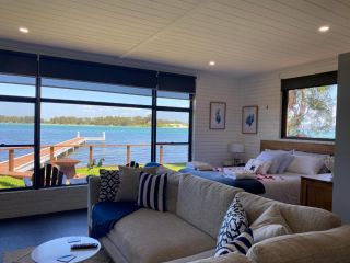 Serenity by the Lake - Romantic Waterfront Couple's Getaway Villa, New South Wales - 2