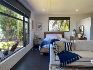 Serenity by the Lake - Romantic Waterfront Couple's Getaway Villa, New South Wales - 1