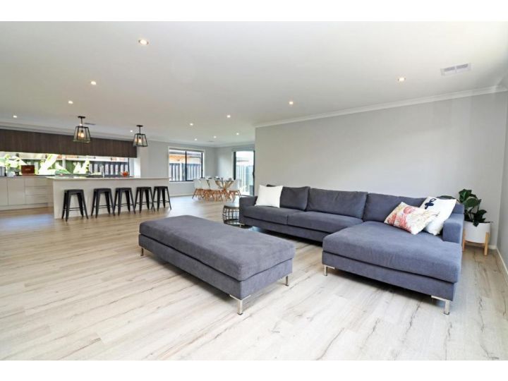 Serenity on Currawong - Billiards, Home Theatre, WiFi, Linen, 4 bdrms Guest house, Cowes - imaginea 2