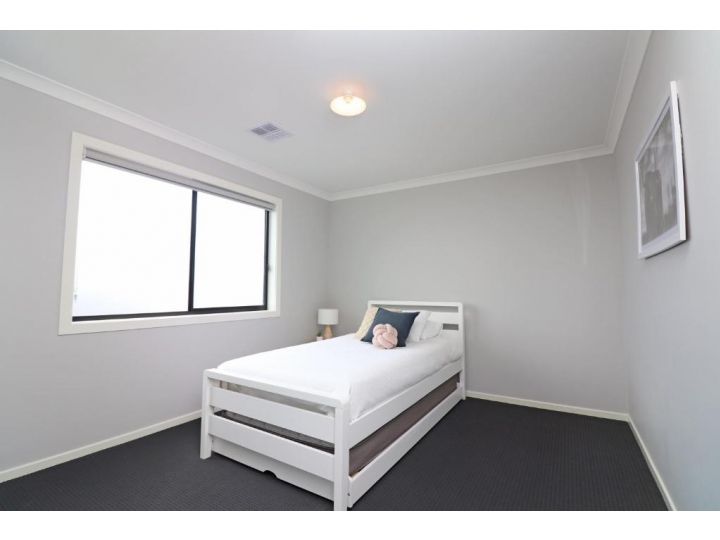 Serenity on Currawong - Billiards, Home Theatre, WiFi, Linen, 4 bdrms Guest house, Cowes - imaginea 16