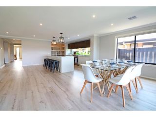 Serenity on Currawong - Billiards, Home Theatre, WiFi, Linen, 4 bdrms Guest house, Cowes - 1