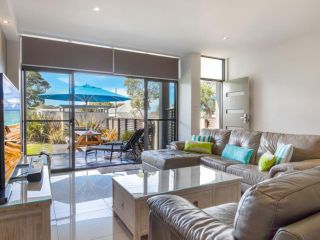 Serenity Shores (by Jervis Bay Rentals) Apartment, Huskisson - 1