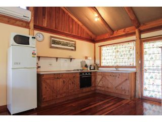 Shady Creek Eco Cabin, Mudgee, Peaceful Country Getaway Guest house, New South Wales - 3
