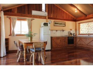 Shady Creek Eco Cabin, Mudgee, Peaceful Country Getaway Guest house, New South Wales - 4