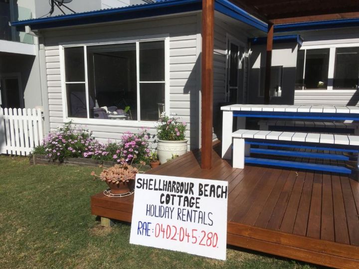 SHELLHARBOUR BEACH COTTAGE ---- Walk out back gate to beach flags in summer Guest house, Shellharbour - imaginea 16