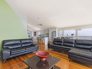 Shemara - Idyllic East Beach property with multiple living areas Guest house, Port Fairy - 3
