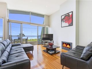 Shemara - Idyllic East Beach property with multiple living areas Guest house, Port Fairy - 2