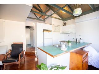 SHEOAKS - Funky 2 bed unit + 100m to beach + pool Apartment, Point Lookout - 3