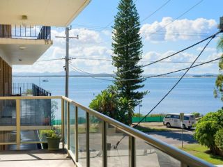 Shoal Court 5 Fabulous location with water views Apartment, Shoal Bay - 2