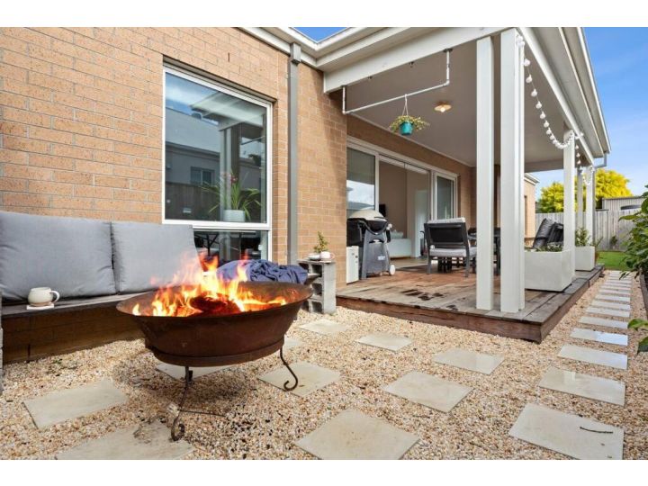 Shorebreak - modern & spacious in Ocean Grove Guest house, Ocean Grove - imaginea 6