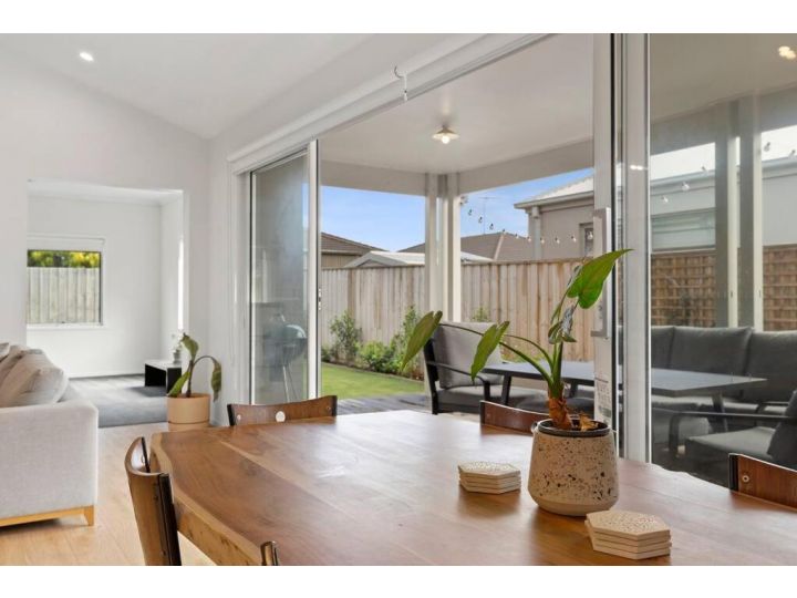 Shorebreak - modern & spacious in Ocean Grove Guest house, Ocean Grove - imaginea 10