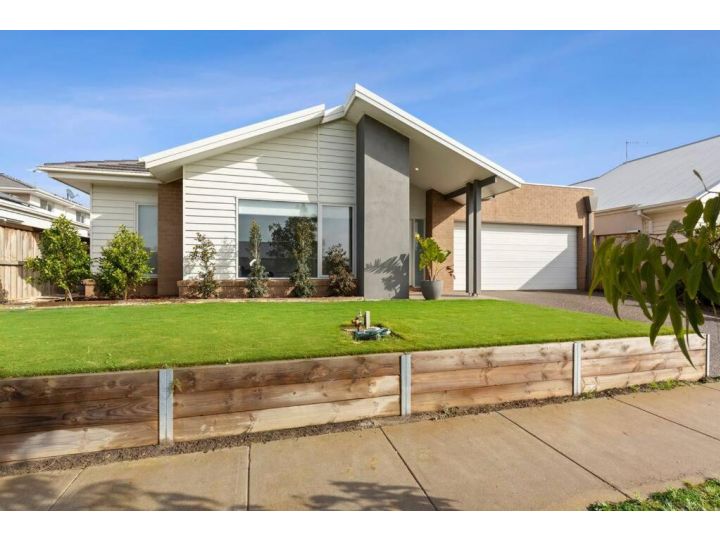 Shorebreak - modern & spacious in Ocean Grove Guest house, Ocean Grove - imaginea 2