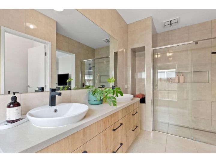 Shorebreak - modern & spacious in Ocean Grove Guest house, Ocean Grove - imaginea 11