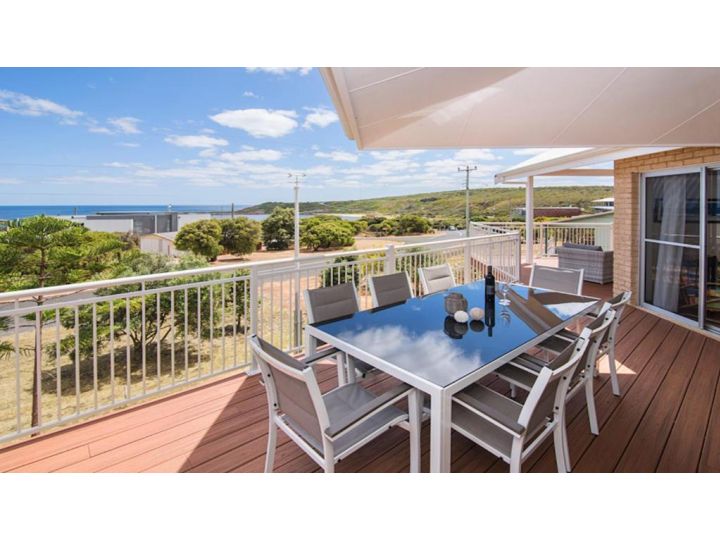 Shorelands - Iconic Renovated Home 5min Walk to Beach and Surf in Gracetown Guest house, Gracetown - imaginea 2
