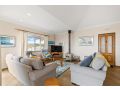 Shorelands - Iconic Renovated Home 5min Walk to Beach and Surf in Gracetown Guest house, Gracetown - thumb 15