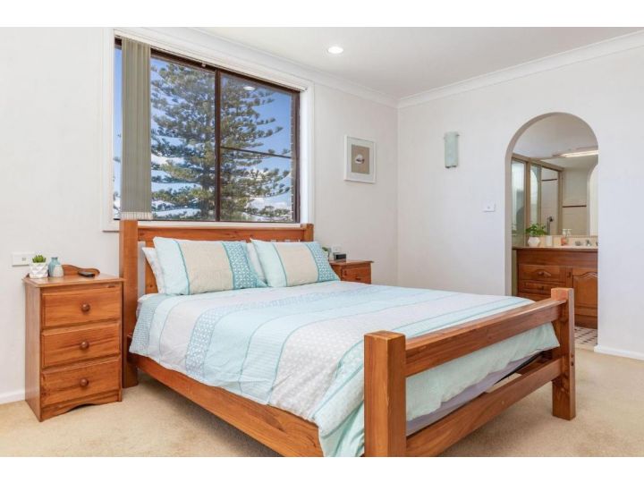 Shoreline 7 with 180 degree water views Apartment, Tuncurry - imaginea 5