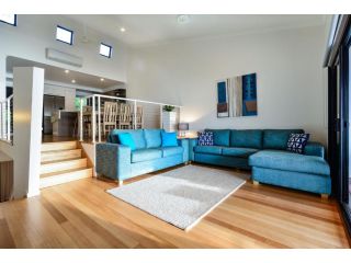Shorelines 31 Renovated Upmarket Two Bedroom Apartment With Ocean Views And Buggy Apartment, Hamilton Island - 4