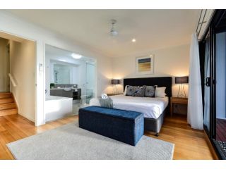 Shorelines 31 Renovated Upmarket Two Bedroom Apartment With Ocean Views And Buggy Apartment, Hamilton Island - 3