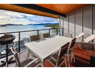 Shorelines 31 Renovated Upmarket Two Bedroom Apartment With Ocean Views And Buggy Apartment, Hamilton Island - 2