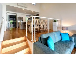 Shorelines 31 Renovated Upmarket Two Bedroom Apartment With Ocean Views And Buggy Apartment, Hamilton Island - 5