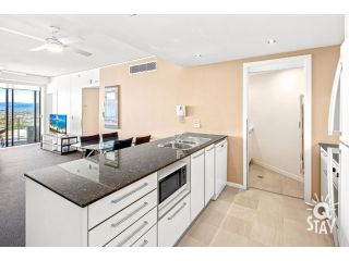 Sierra Grand Broadbeach 2 Bedroom Apartments - QSTAY Apartment, Gold Coast - 3