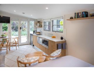 Silk Tree Studio - Steps to Cook Park - Central Apartment, Orange - 1